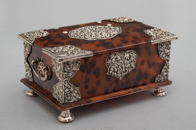 A Dutch colonial silver sirih box